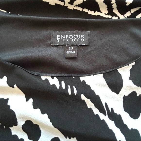4/$20 Enfocus Studio Black & White Abstract Shift Dress - Size 10 - Picture 2 of 3